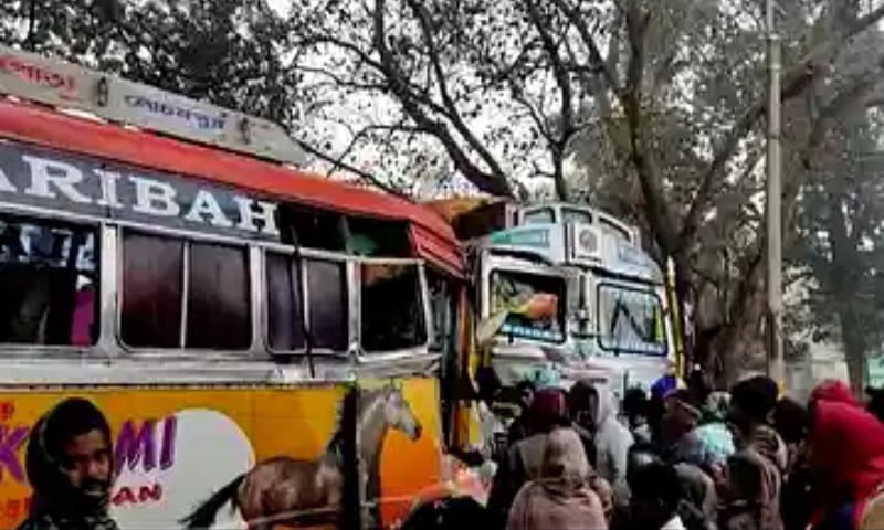 মুর্শিদাবাদের দৌলতাবাদে ভয়াবহ বাস দুর্ঘটনা, একাধিক মৃত্যুর আশঙ্কা 4