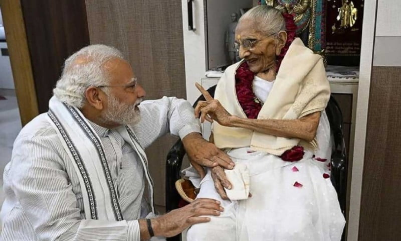 অসুস্থ প্রধানমন্ত্রী নরেন্দ্র মোদীর মা, ভর্তি করানো হল আমেদাবাদের হাসপাতালে 9