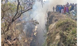 নেপালে ভয়াবহ বিমান দুর্ঘটনা, ৭২ যাত্রী নিয়ে পোখরায় ভেঙে পড়ল বিমান 2