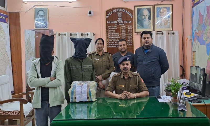 মালদার কালিয়াচকে মাদক কারবারীর বাড়ি থেকে উদ্ধার বিপুল টাকা 26