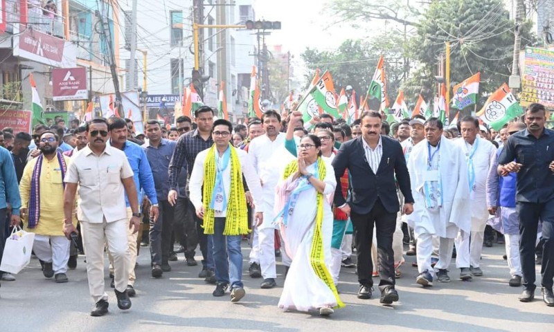 ত্রিপুরায় মমতা-অভিষেকের রোড শো-এ জনজোয়ার, বিজেপিকে আমরাই হটাবো, দাবি তৃণমূল সুপ্রিমোর 31