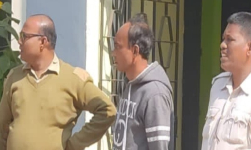 বিয়ের প্রতিশ্রুতি দিয়ে পরিচারিকার সঙ্গে সহবাস! গ্রেফতার ভাতারে সিপিএম নেতা 6