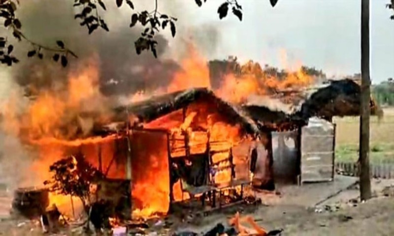 খণ্ডঘোষে টোল ট্যাক্স কাউন্টারে দুষ্কৃতী হামলা, অফিসে আগুন ধরিয়ে লুট লক্ষাধিক টাকা 36