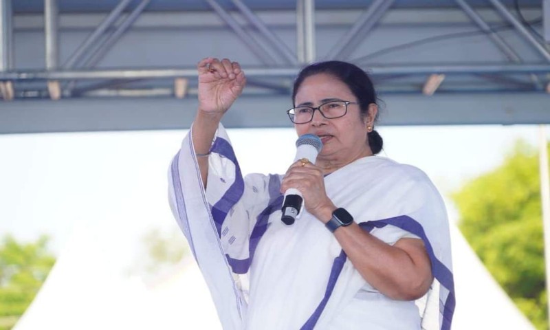 Mamata Banerjee: জিন্দলদের পড়ে থাকা জমিতে শিল্প গড়বে রাজ্য: মমতা 32