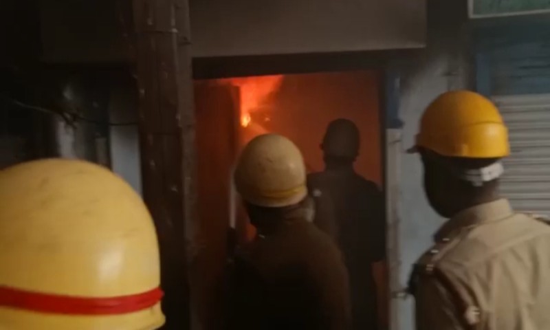 এগরা-বজবজের পর এবার ইংরেজবাজার! বাজির দোকানে ভয়াবহ আগুন, ঝলসে মৃত্যু ১ 14