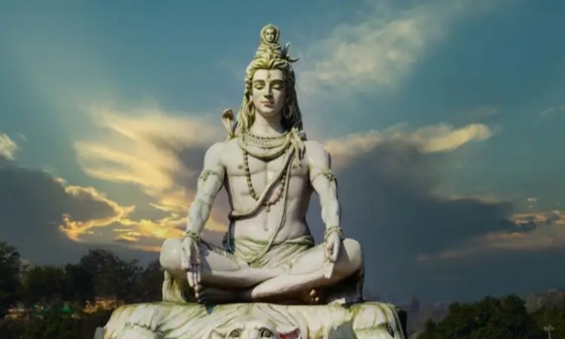 ভগবান শিবের মাথায় কেন চাঁদ থাকে? কেনই বা গলায় সাপ থাকে জানেন? 27