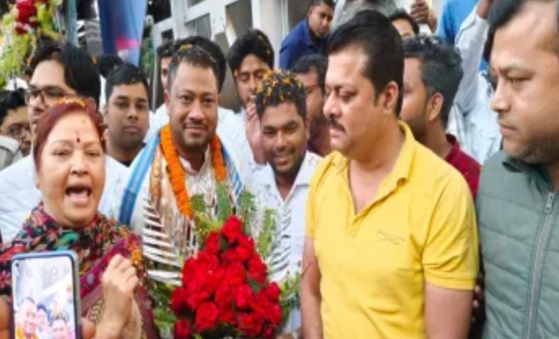 সামশেরগঞ্জে ভোট প্রচারে ভাঙন ইস্যুতে সুর চড়ালেন মালদহ দক্ষিণের তৃণমূল প্রার্থী 2